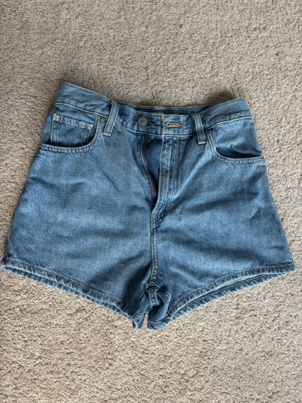 Levi High waisted mom shorts size 26